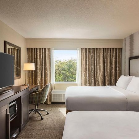 Hampton Inn Pembroke Pines Exterior photo