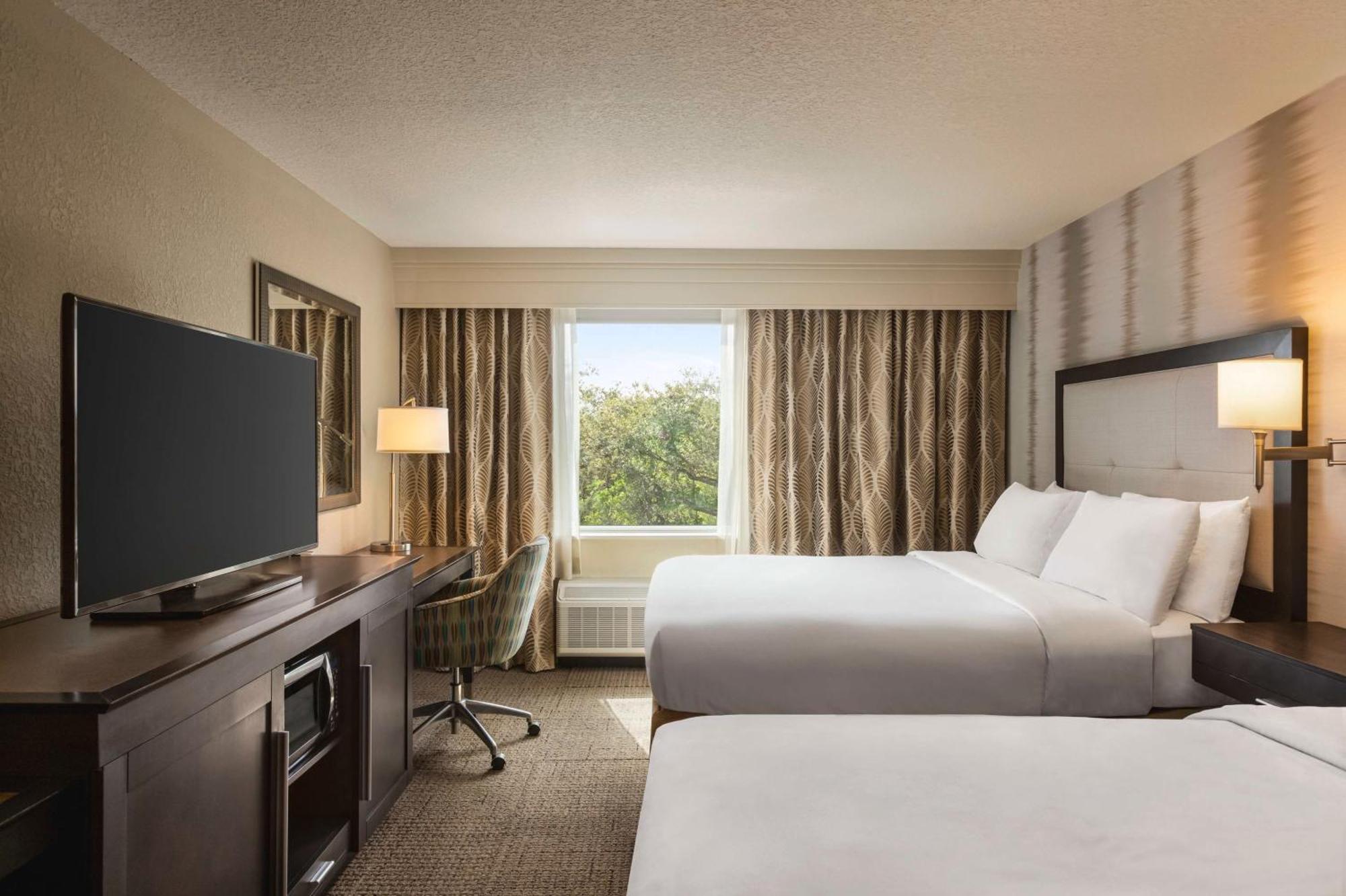 Hampton Inn Pembroke Pines Exterior photo