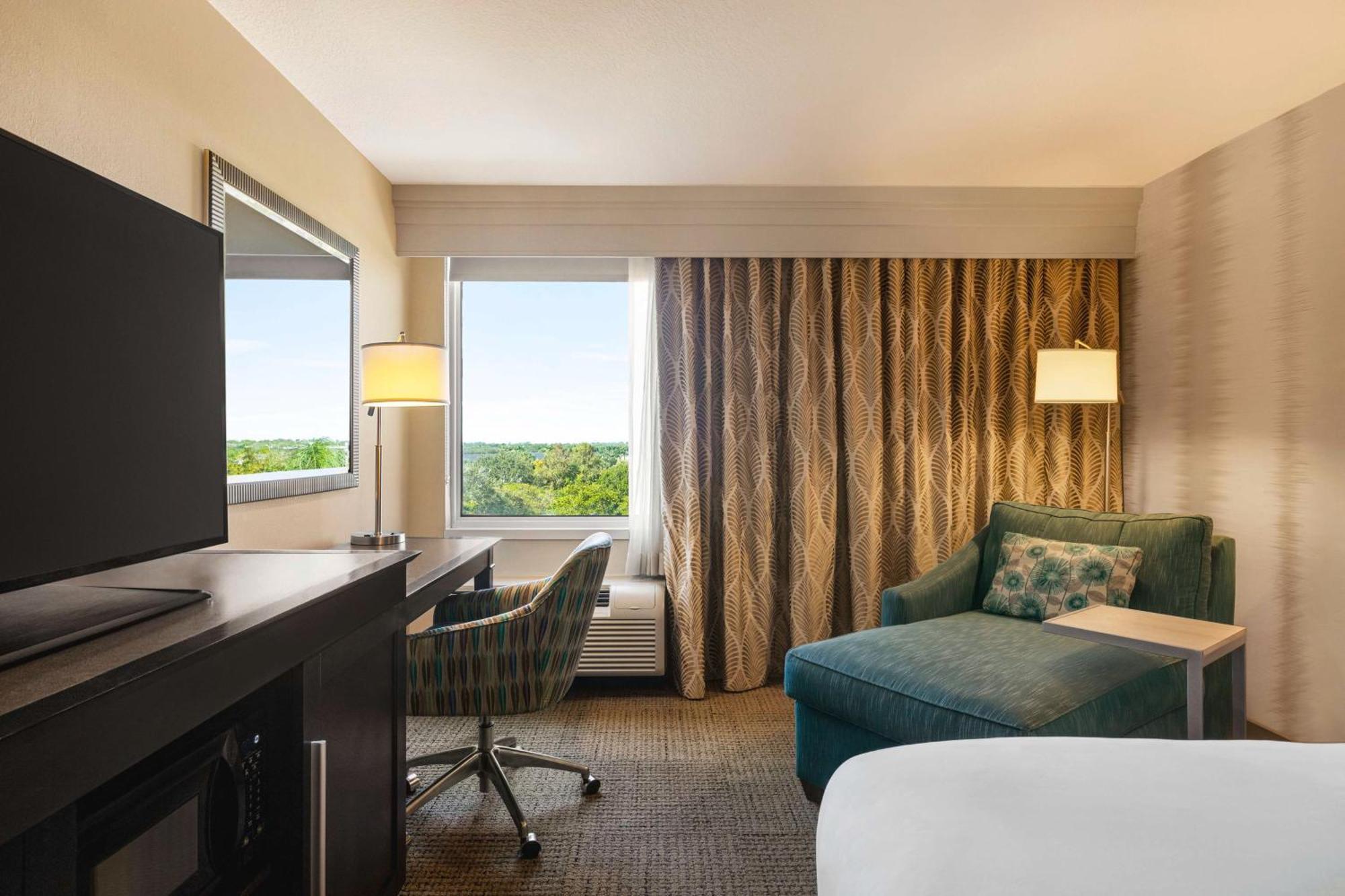 Hampton Inn Pembroke Pines Exterior photo