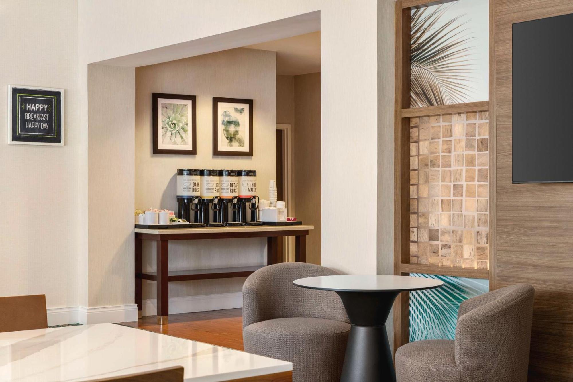 Hampton Inn Pembroke Pines Exterior photo