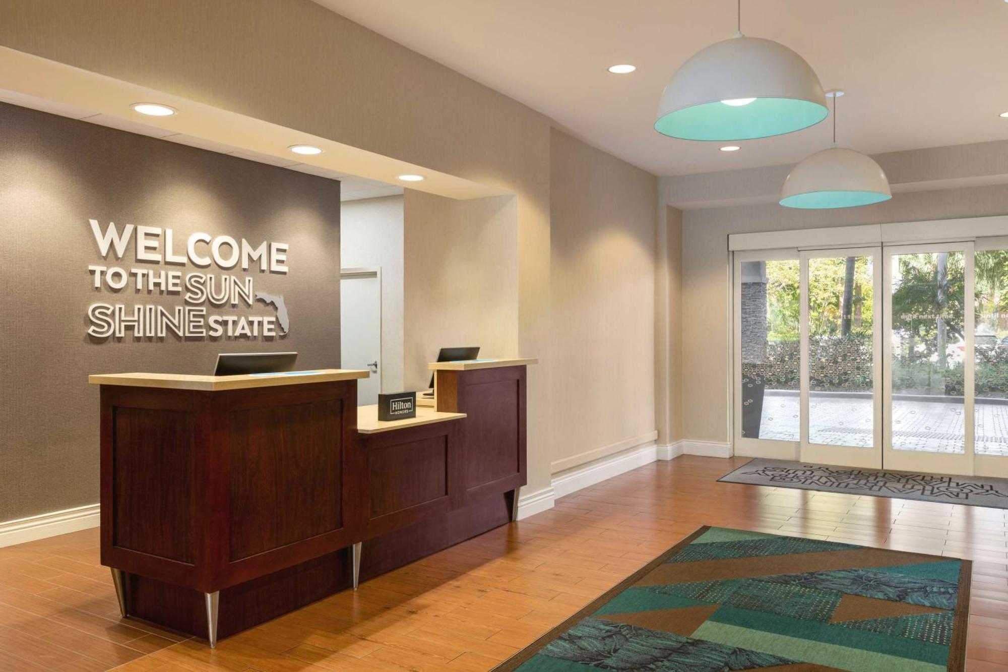 Hampton Inn Pembroke Pines Exterior photo