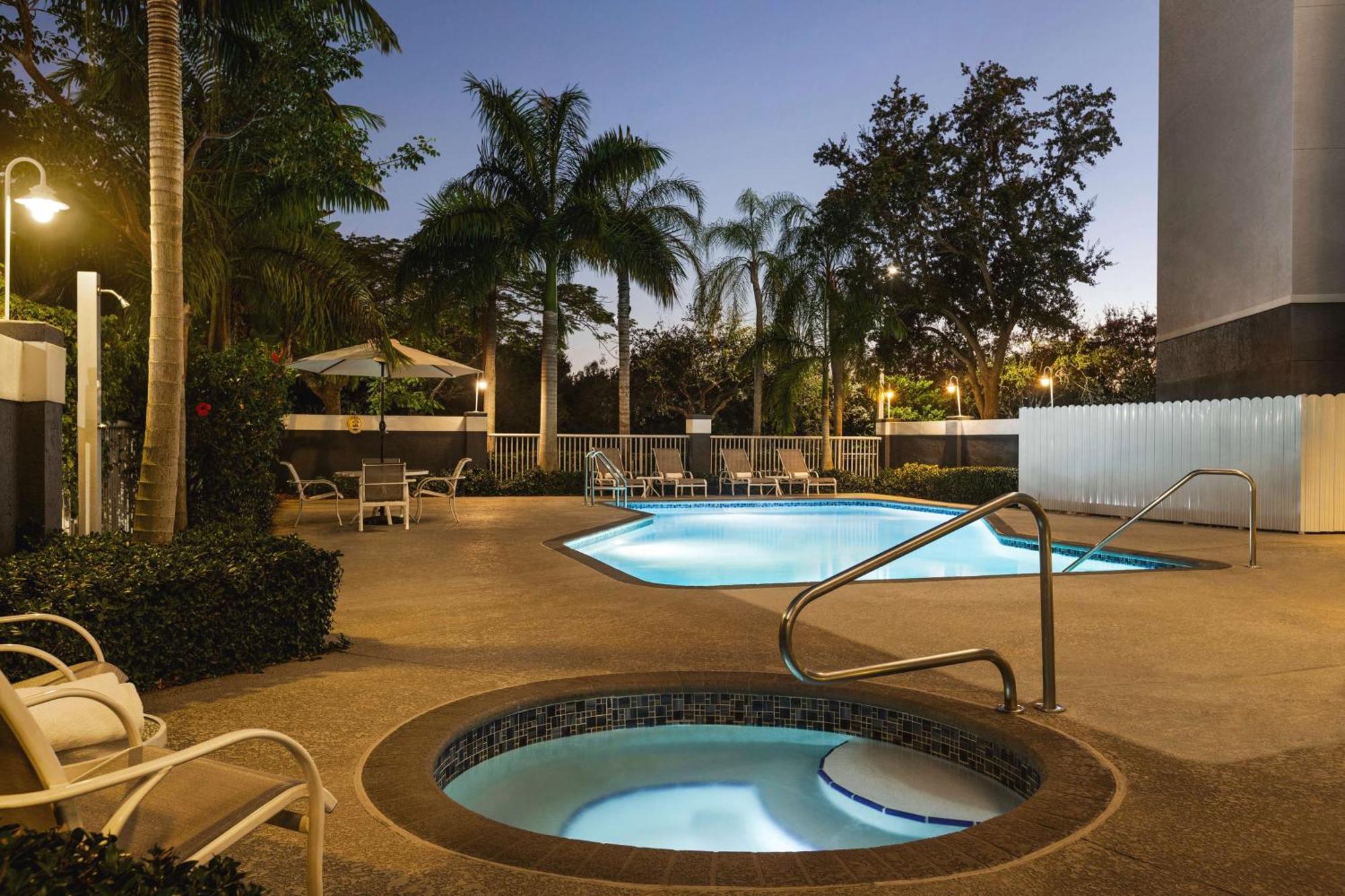 Hampton Inn Pembroke Pines Exterior photo