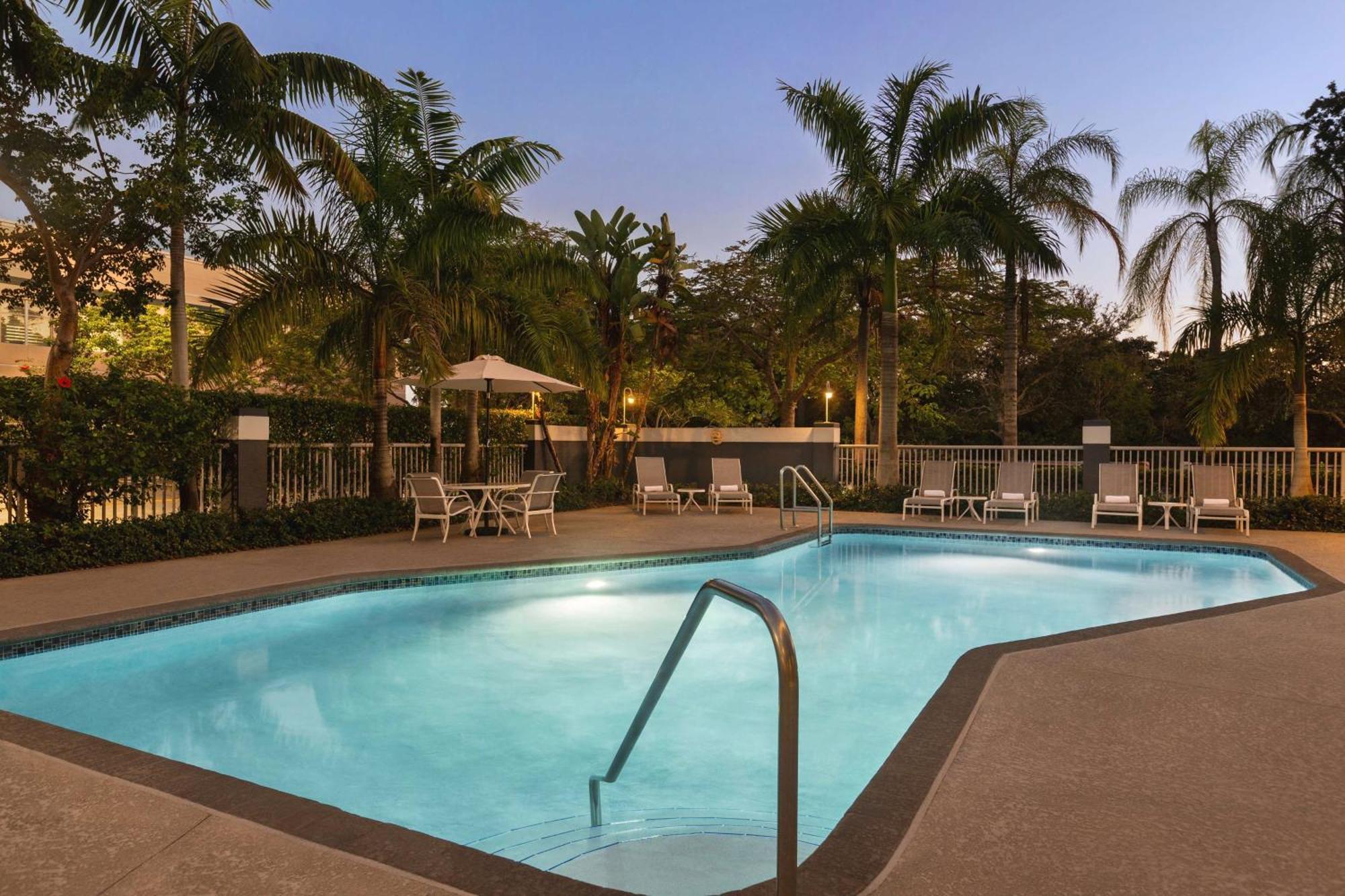 Hampton Inn Pembroke Pines Exterior photo