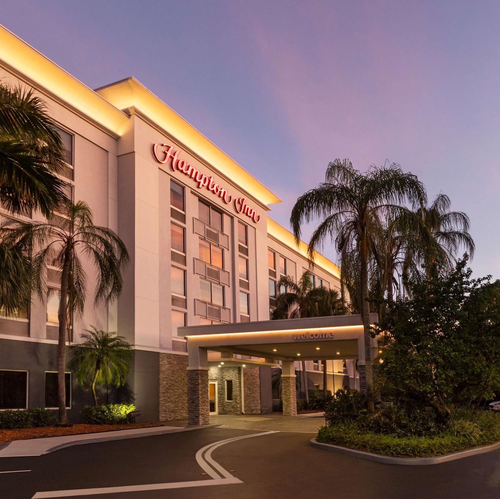 Hampton Inn Pembroke Pines Exterior photo