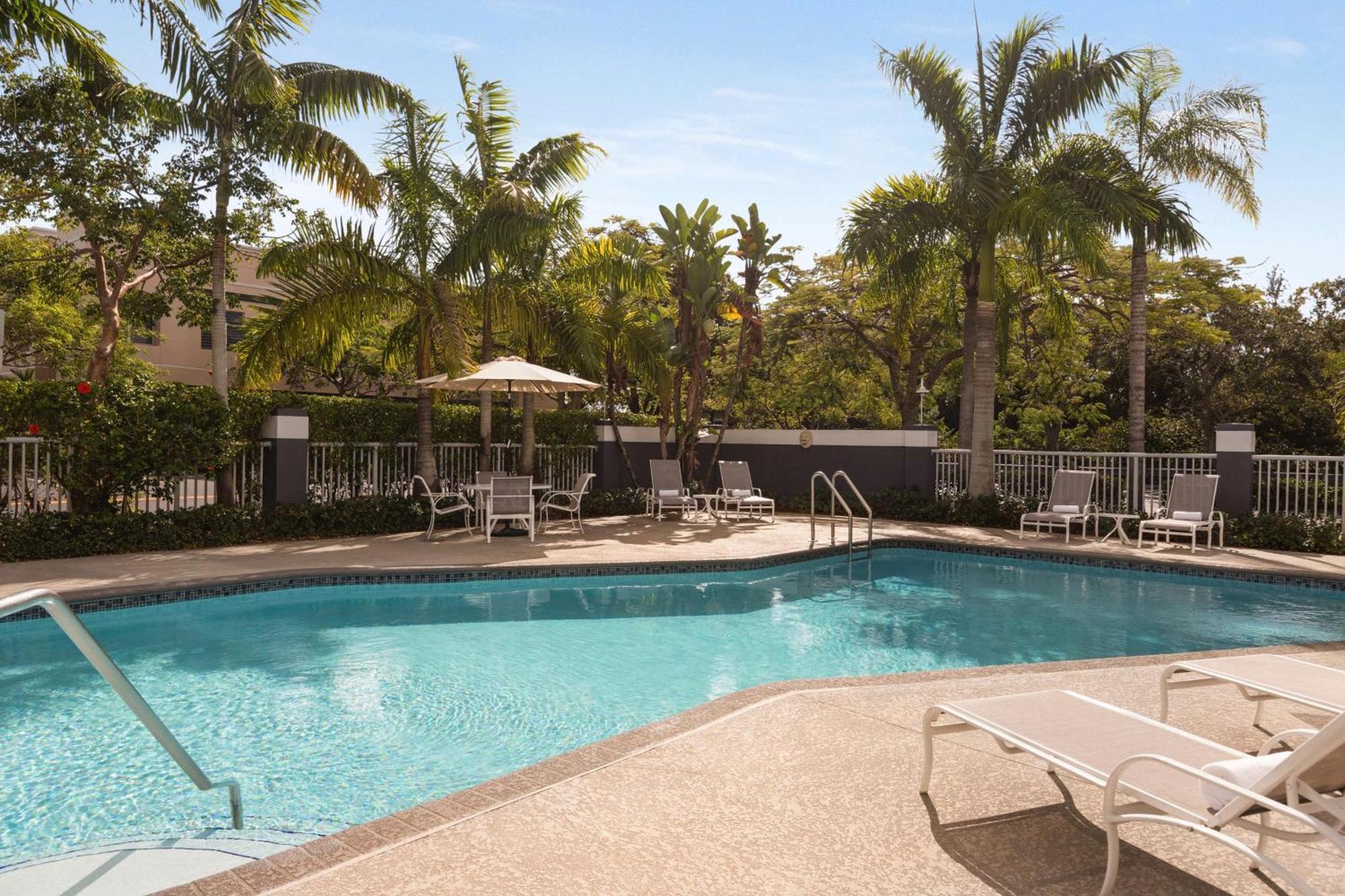 Hampton Inn Pembroke Pines Exterior photo