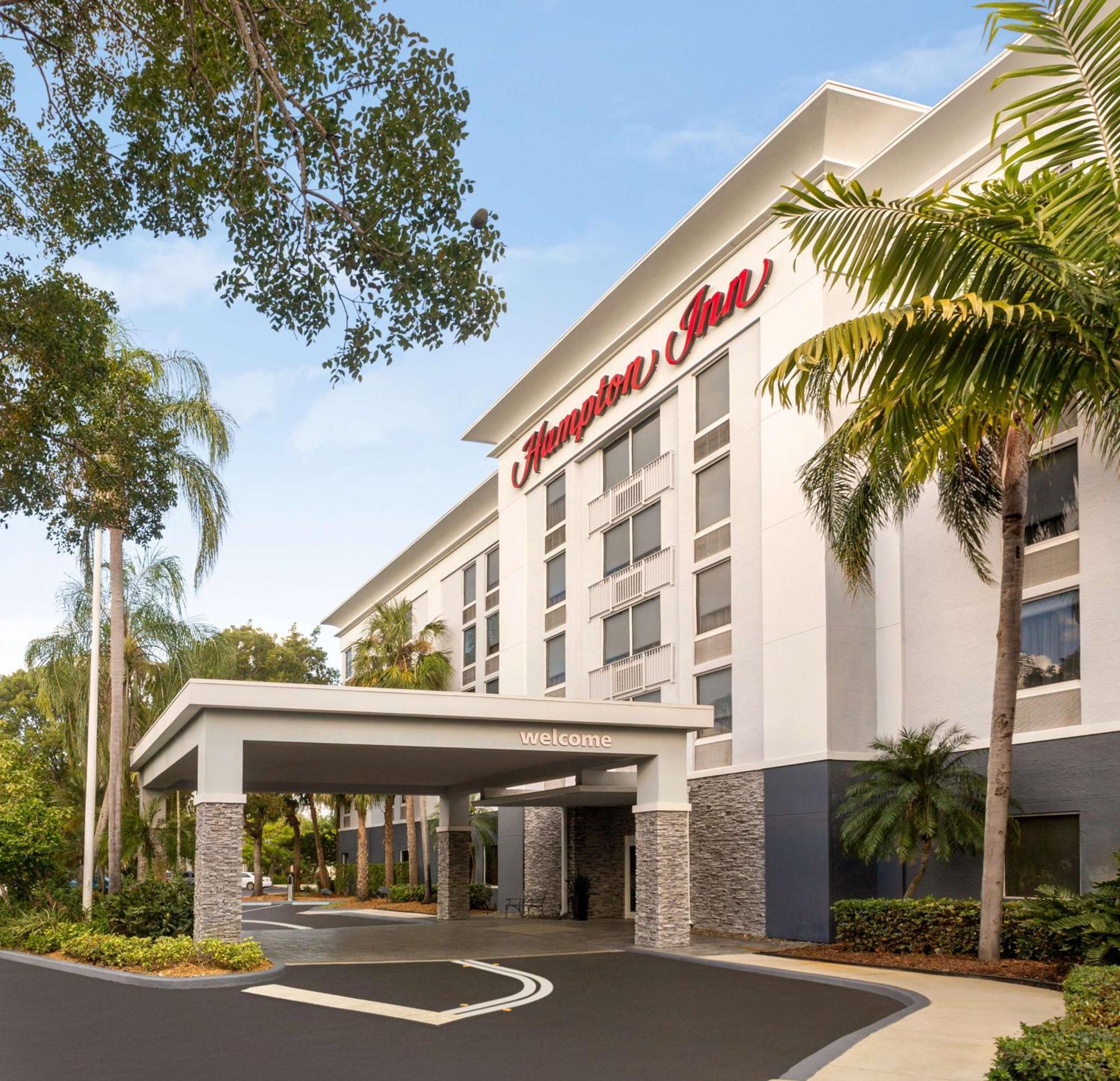 Hampton Inn Pembroke Pines Exterior photo