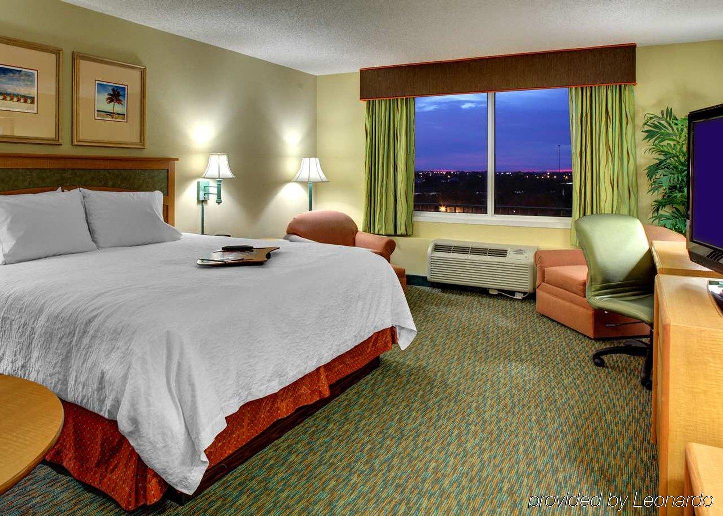 Hampton Inn Pembroke Pines Exterior photo