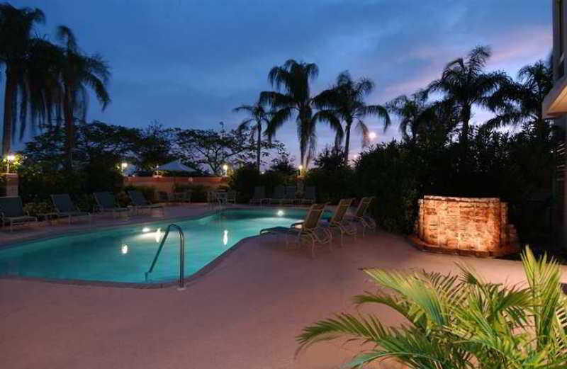 Hampton Inn Pembroke Pines Exterior photo
