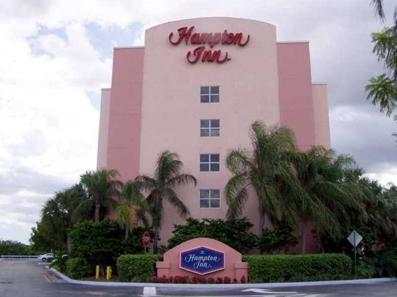 Hampton Inn Pembroke Pines Exterior photo