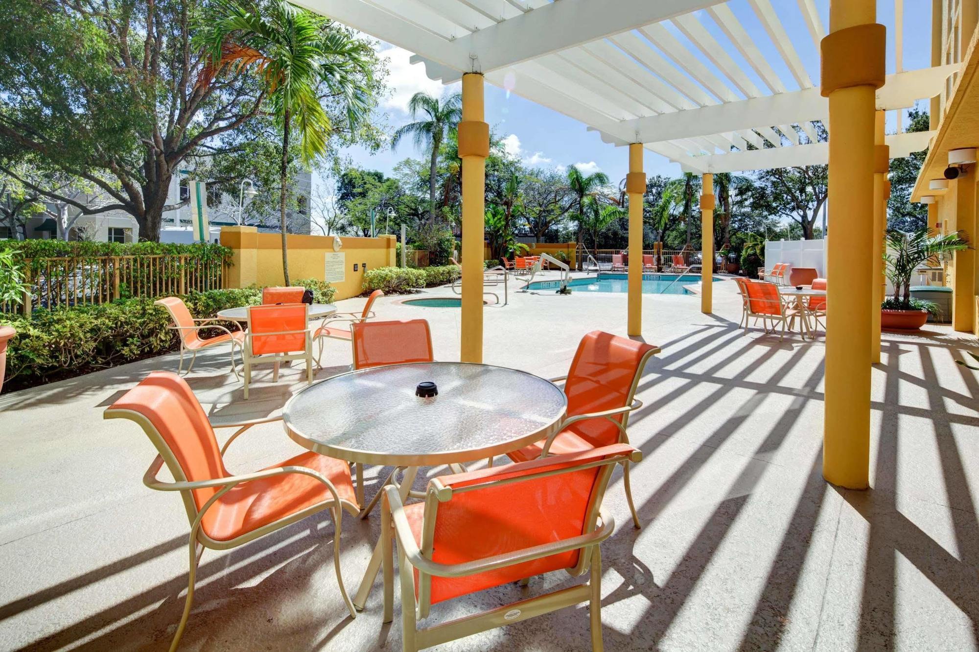 Hampton Inn Pembroke Pines Exterior photo